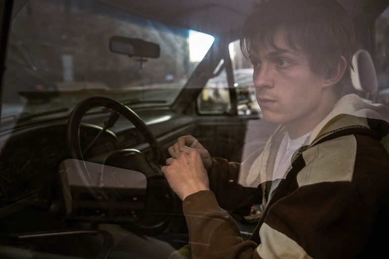 Cherry: il trailer ufficiale del film con Tom Holland