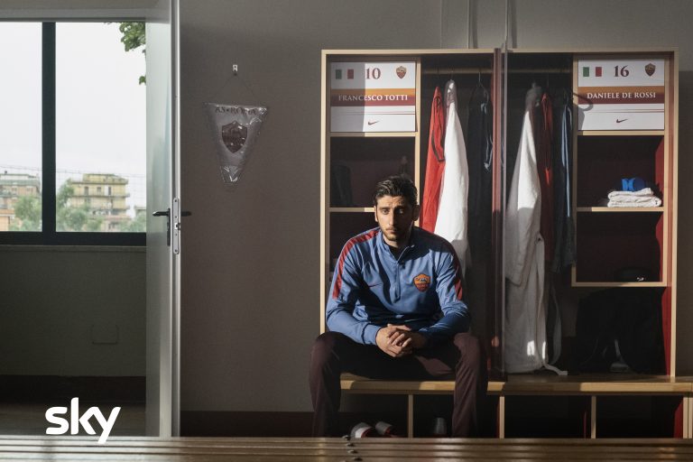 “Speravo de morì prima”: le Prime Immagini Ufficiali della serie Sky su Francesco Totti