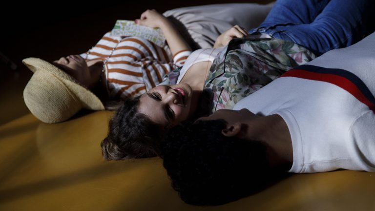 “Sulla Stessa Onda”: le Prime Immagini e il Trailer del film di Massimiliano Camaiti a marzo su Netflix
