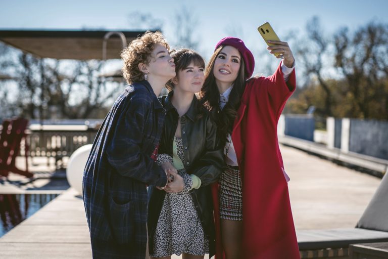 “Genitori vs Influencer”: il nuovo film Sky Original diretto da Michela in prima assoluta a Pasqua su Sky Cinema e NOW TV