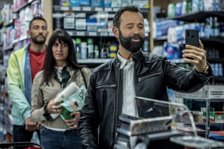 “Genitori vs Influencer”: il Poster e il Trailer del nuovo film Sky Original diretto da Michela Andreozzi a Pasqua su Sky Cinema e NOW TV