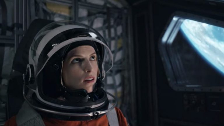 “Estraneo a Bordo”: il Trailer Ufficiale dello sci – fi con Anna Kendrick e Toni Collette
