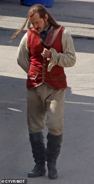 “Peter Pan & Wendy”: Jude Law nei panni di Capitan Uncino nelle prime immagini dal set