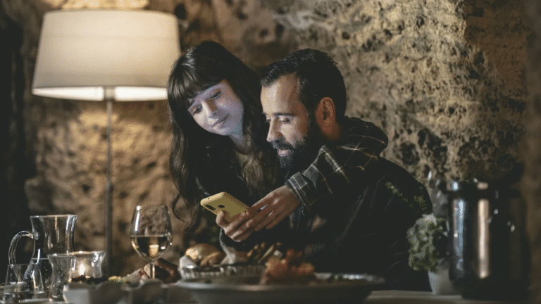“Genitori vs influencer”: esistere vuol dire trasformarsi