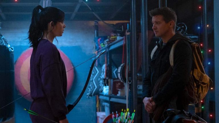 “Hawkeye”: Jeremy Renner e Hailee Steinfeld pronti all’azione nella nuova immagine ufficiale