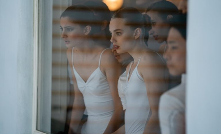 “Birds of Paradise”: le prime immagini del film di Sarah Adina Smith dal 24 settembre su Prime Video