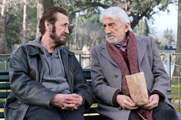 “Io sono Babbo Natale” di Edoardo Falcone con Marco Giallini e Gigi Proietti pre – apertura alla Festa del Cinema di Roma – Poster e Trailer