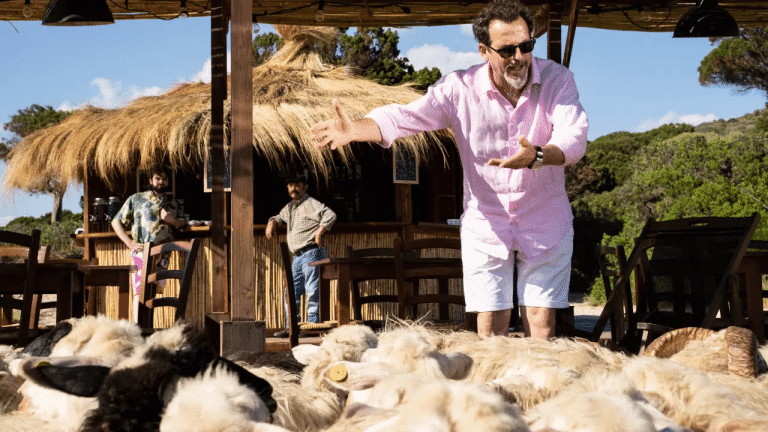 “Mollo tutto e apro un chiringuito”: il Poster e il Trailer del film de Il Milanese Imbruttito