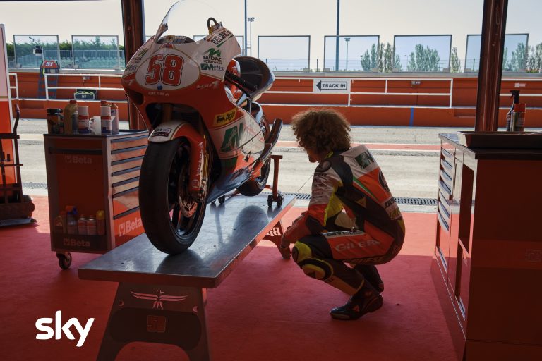 “SIC”: il documentario su Marco Simoncelli al cinema il 28 e 29 dicembre – il Poster e Trailer Ufficiali