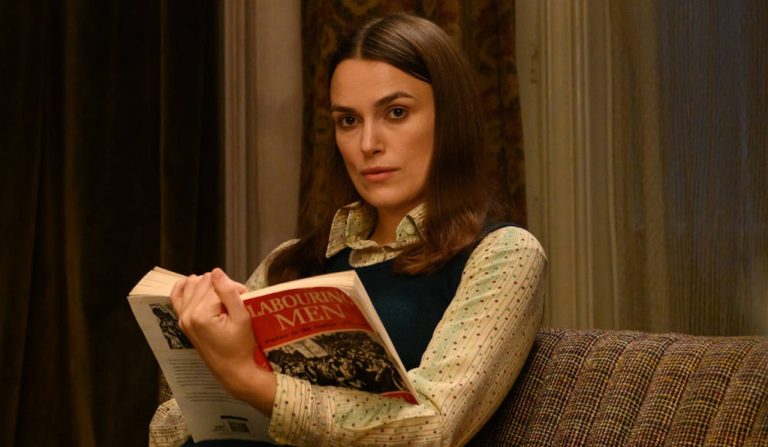 “Silent Night”: il Poster e il Trailer della dark comedy con Keira Knightley, Matthew Good e Roman Griffin Davis