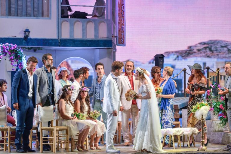 Teatro Sistina: cresce l’entusiasmo per “Mamma Mia!” prorogato al 14 febbraio, poi tour estivo