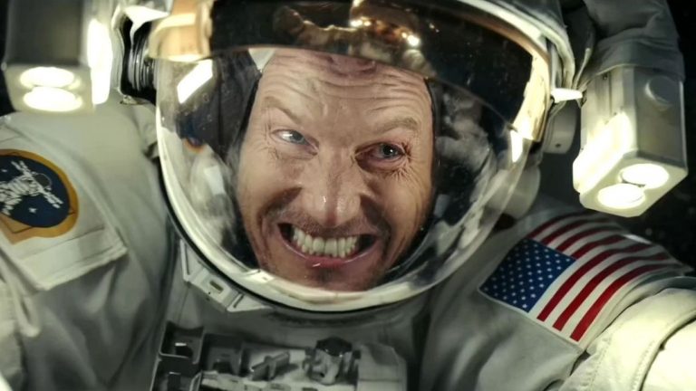 “Moonfall”: dentro la Luna con la Prima Clip Ufficiale del film di Roland Emmerich nei cinema italiani dal 17 marzo