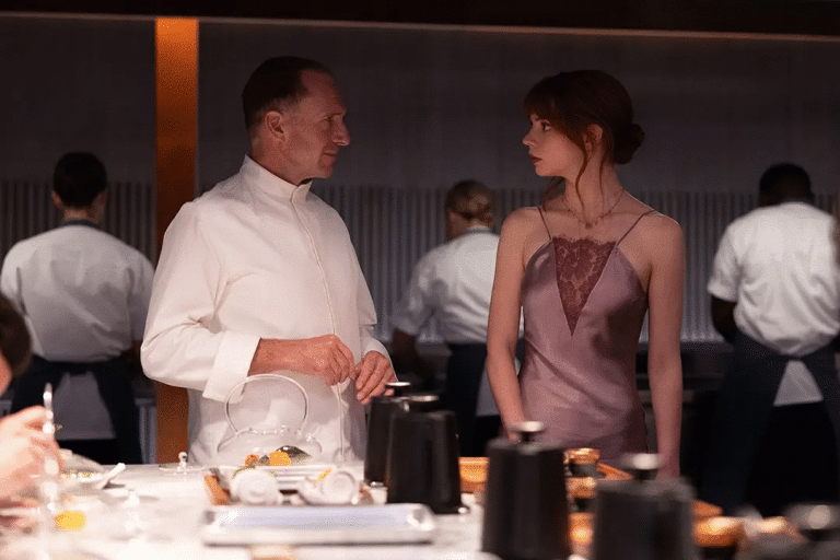 “The Menu”: la dark comedy con Anya Taylor – Joy, Nicholas Hoult e Ralph Fiennes arriverà nelle sale statunitensi il 18 dicembre