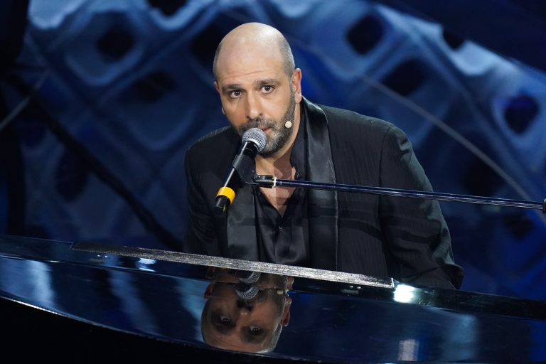 Checco Zalone torna nei teatri di tutta Italia con “Amore + Iva”