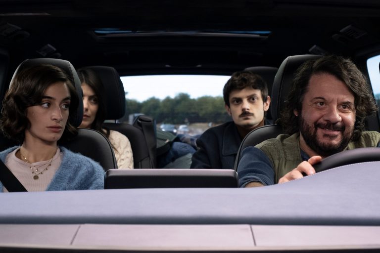 “Con Chi Viaggi”: il Poster e il Trailer del film con Lillo, Alessandra Mastronardi, Michela De Rossi e Fabio Rovazzi al cinema il 23,24 e 25 maggio