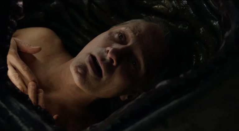 Crimes of the Future: il nuovo poster e il redband trailer del film di David Cronenberg