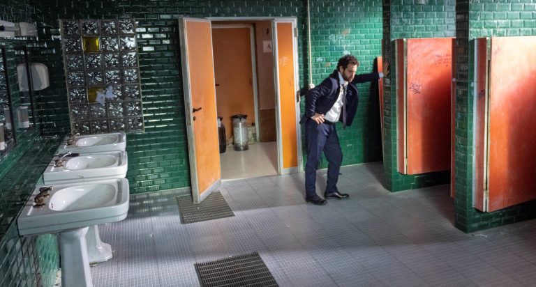 “Toilet”: il film di Gabriele Pignotta da fine giugno al cinema e in arena con live show