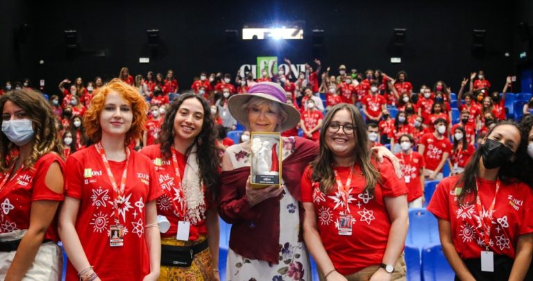 Giffoni 2022: Caterina Caselli “Non siete invisibili, nessuno vi può giudicare”