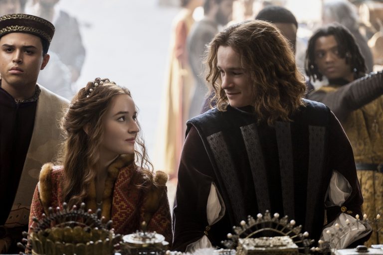 “Rosaline”: le Prime Immagini della commedia romantica dal 14 ottobre su Disney+