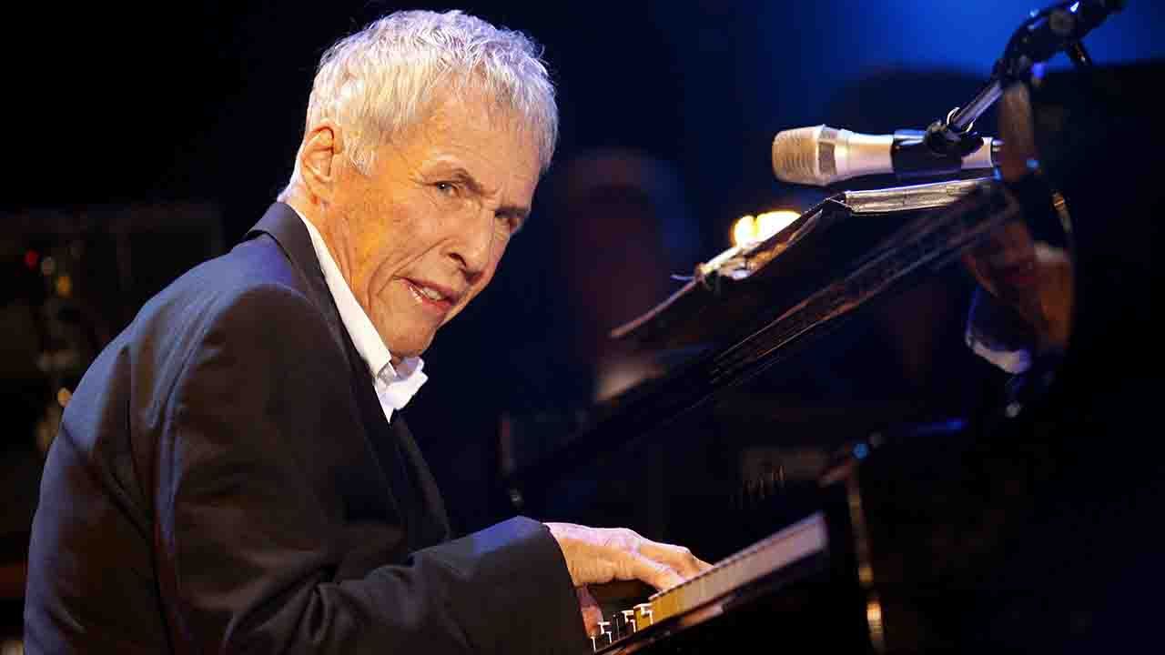 Addio a Burt Bacharach, il leggendario compositore ci lascia a 94 anni