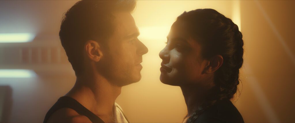 Richard Madden e Priyanka Chopra Jonas in una scena di Citadel 