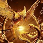 un uccellino che lotta con un serpente entrambi color oro