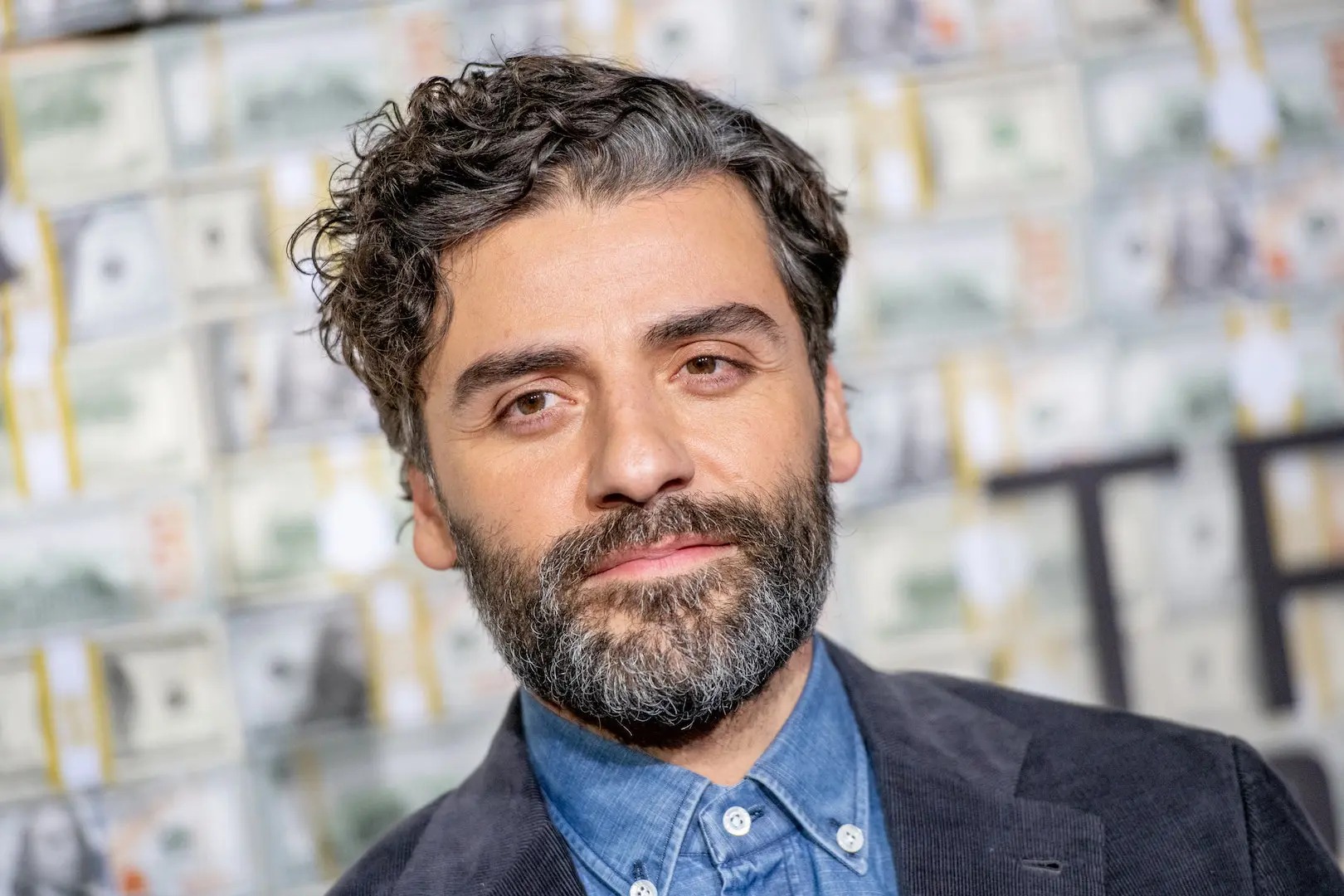 un uomo con la barba