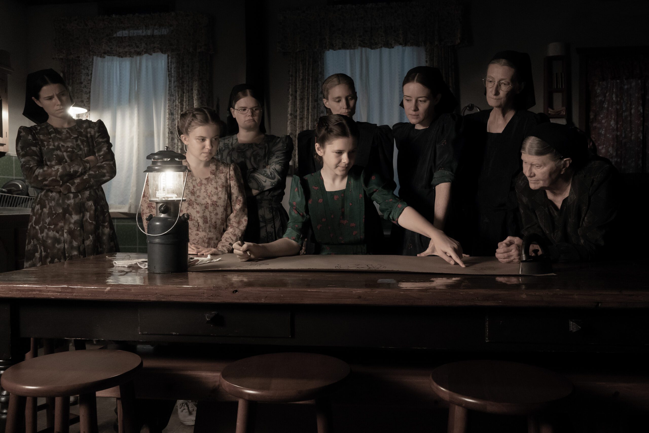 Un gruppo di donne attorno ad un tavolo