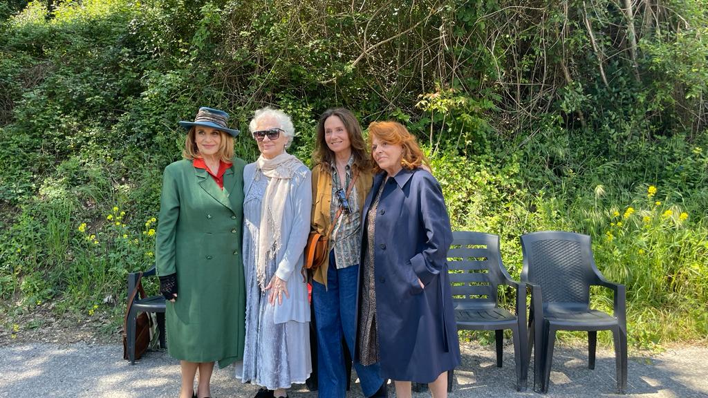 Valeria Fabrizi, Gigliola Cinguetti, Paola Pitagora e Giuliana Loiodice in L'età giusta