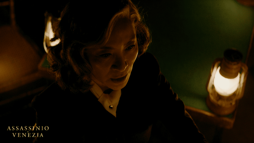 Michelle Yeoh in Assassinio a Venezia