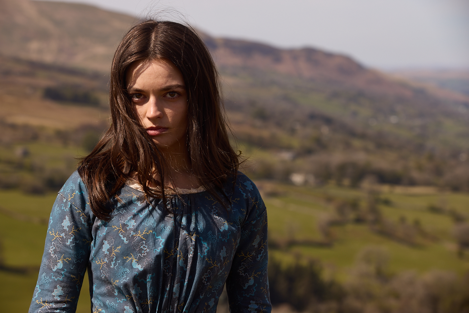 Emily: il trailer del film con Emma Mackey nel ruolo di Emily Brontë