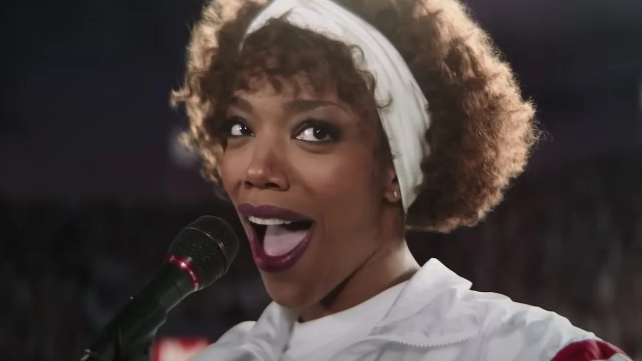 Naomi Ackie in Whitney una voce diventata leggenda