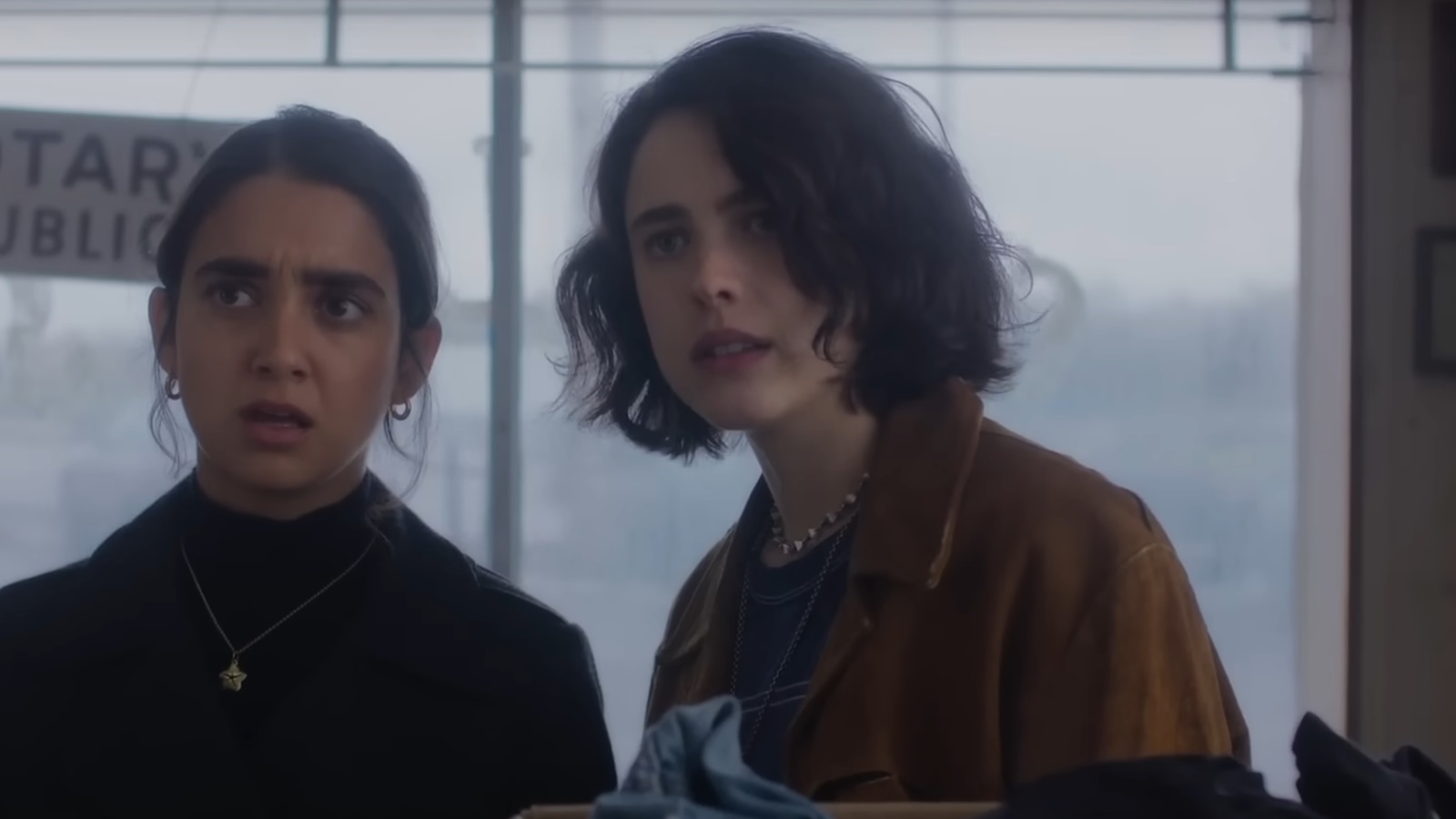 Margaret Qualley e Geraldine Viswanathan in Drive Away Dolls