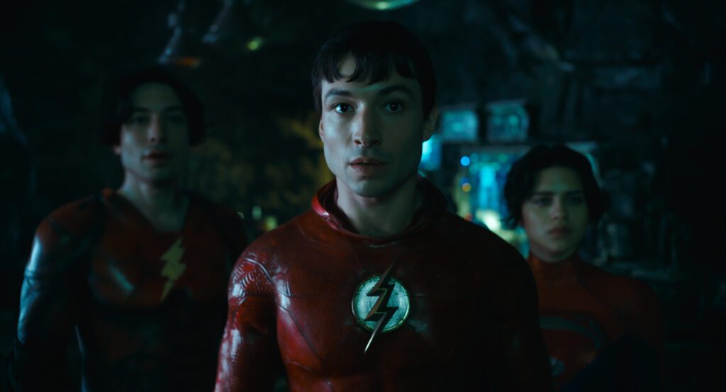 Ezra Miller e Sasha Calle in The Flash