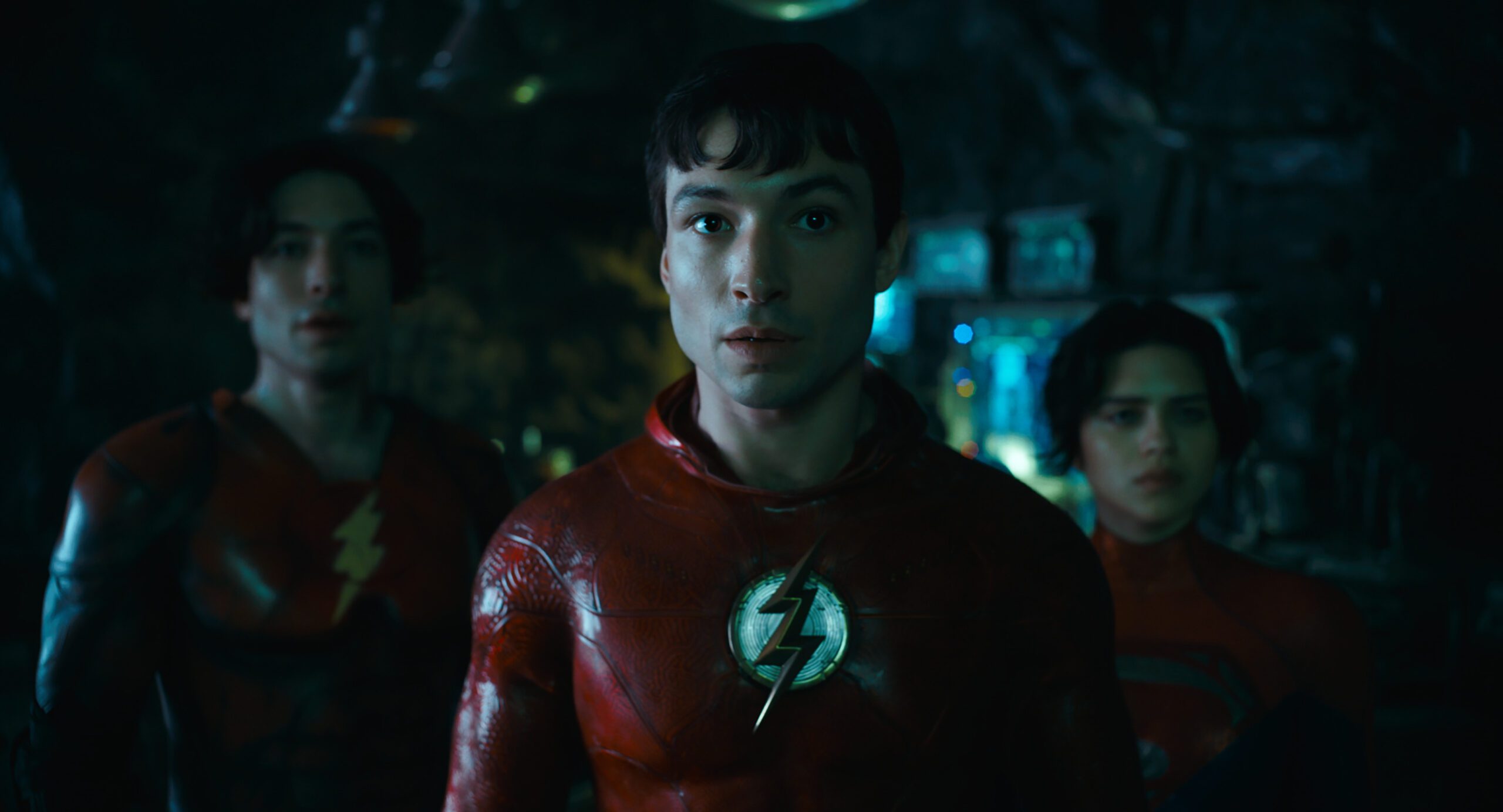 Ezra Miller e Sasha Calle in The Flash