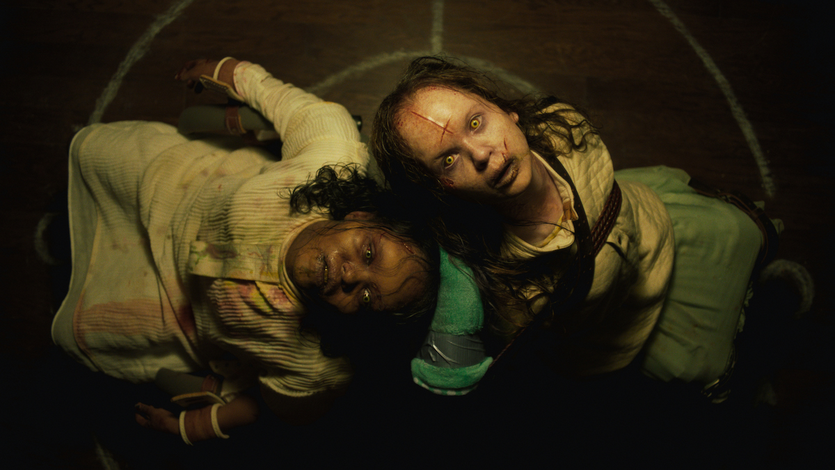 Lidya Jewett e Olivia Marcum in l'esorcista il credente
