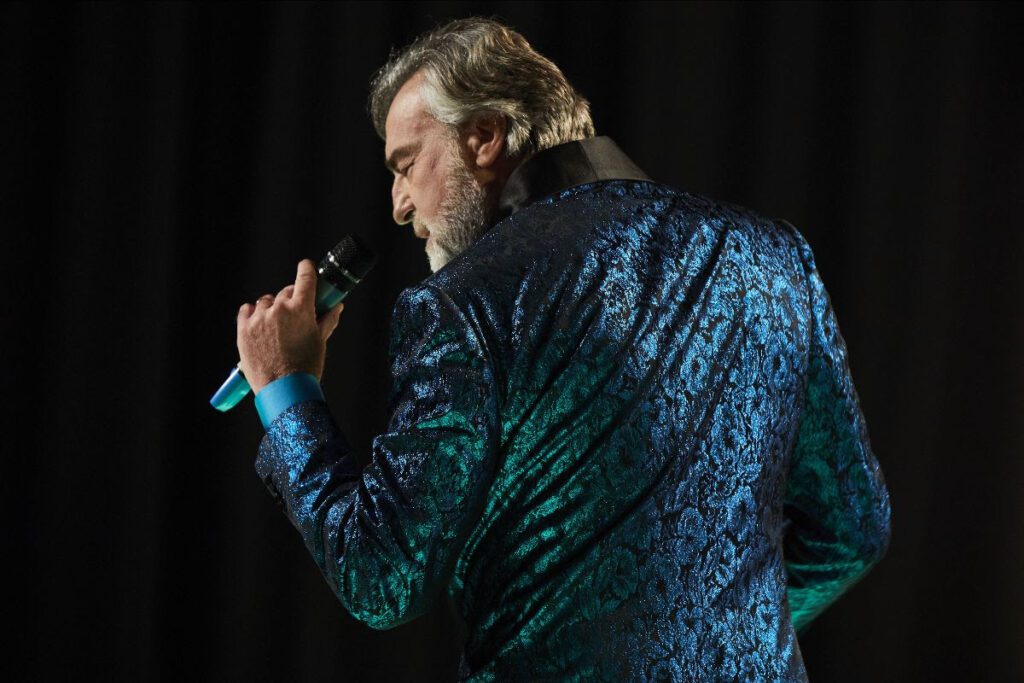 Max Tortora in Felicità