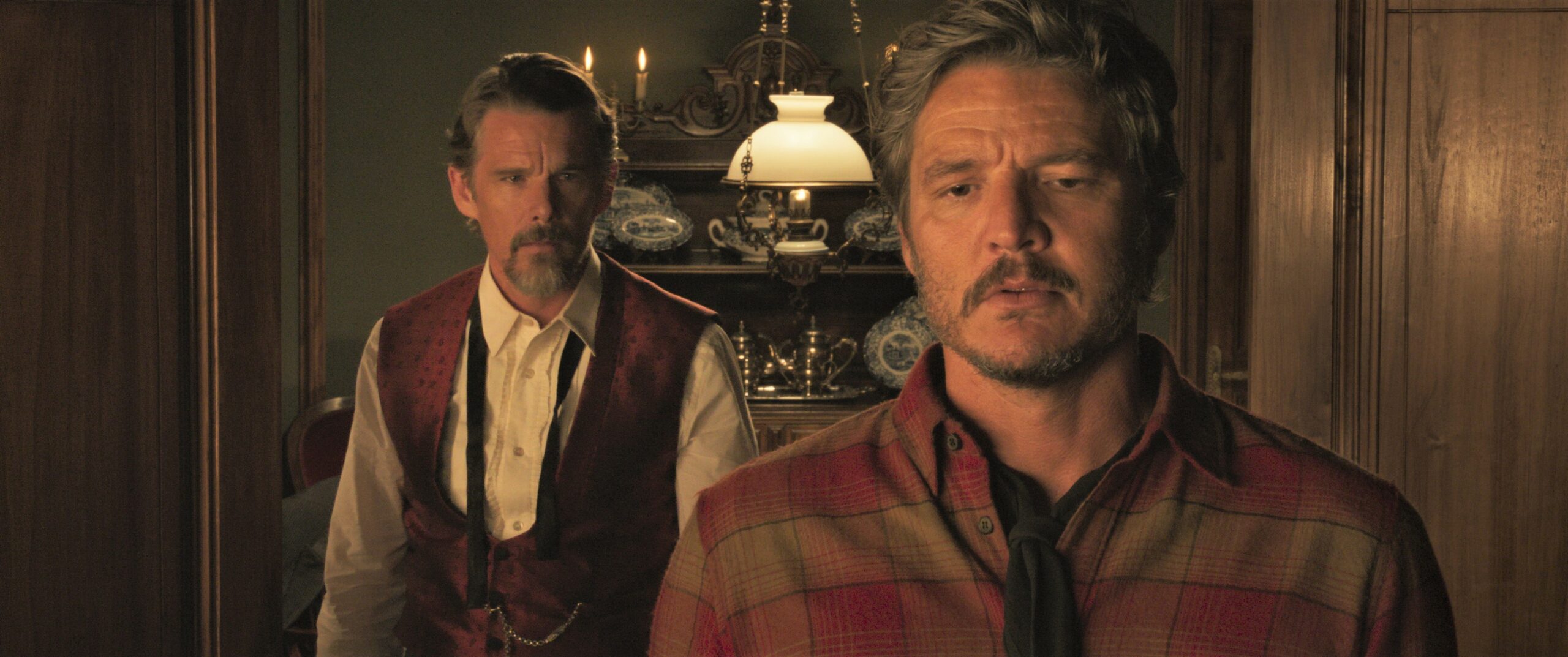 Ethan Hawke e Pedro Pascal in Strange Way of Life