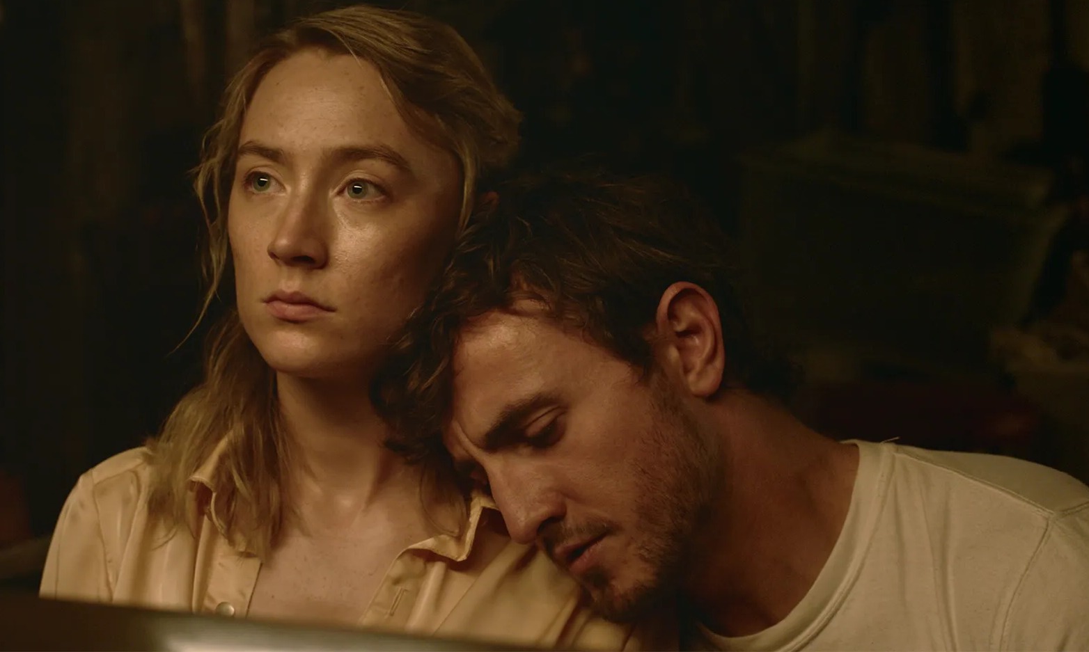 Paul Mescal e Saoirse Ronan in Foe