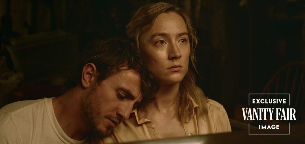 Saoirse Ronan e Pedro Mescal in Foe