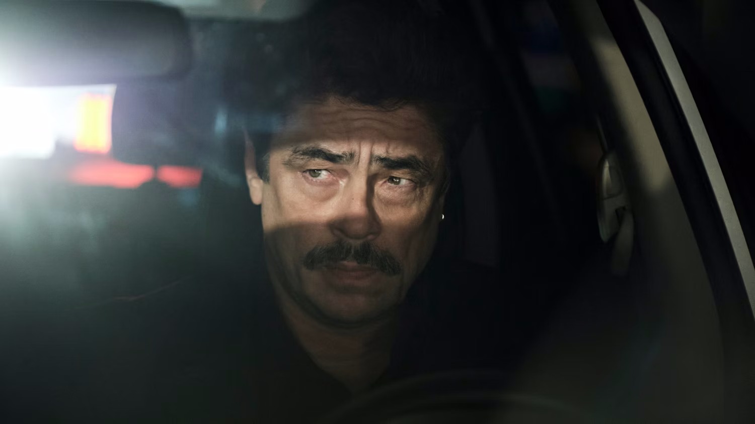 benicio del toro in reptile