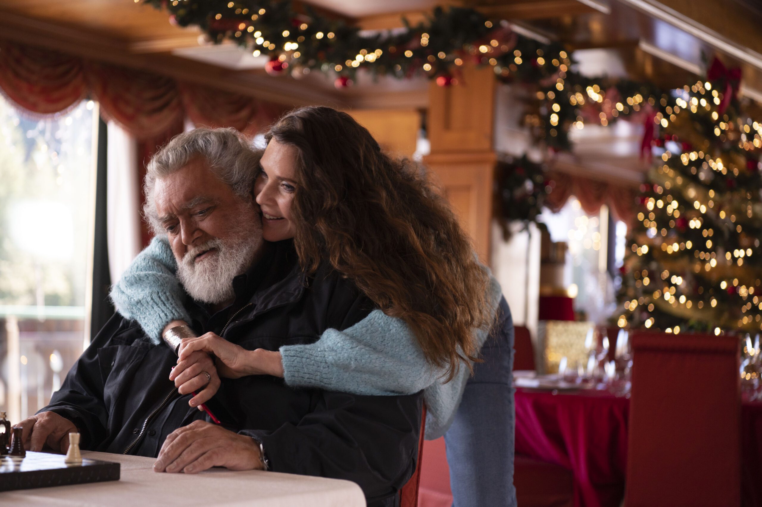 Improvvisamente a Natale mi Sposo, il poster e il trailer della commedia con Diego Abatantuono