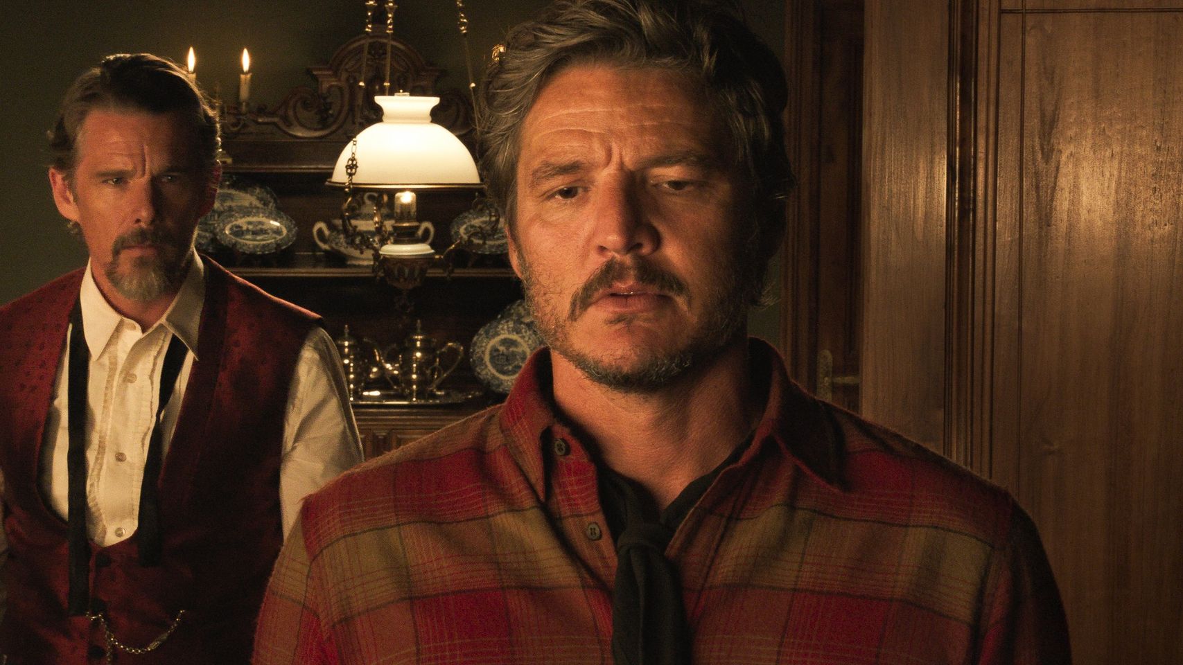 Ethan Hawke e Pedro Pascal in Strange Way of Life