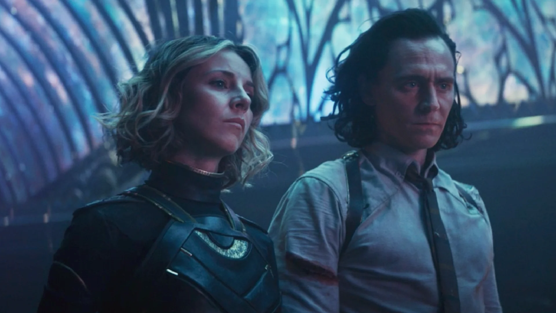 Tom Hiddleston e Sophia Di Martino nella serie Loki