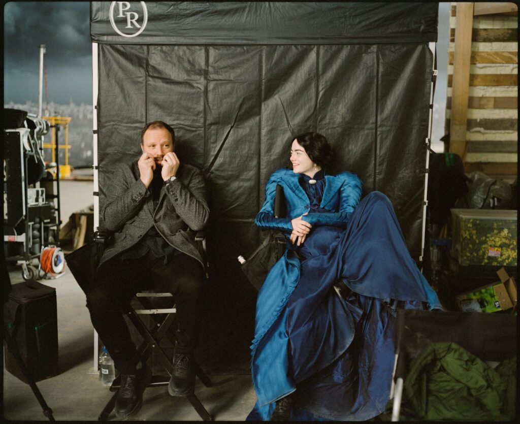emma stone e yorgos lanthimos in poor things!