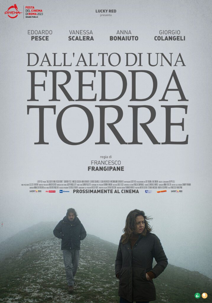 poster dall'alto di una fredda torre