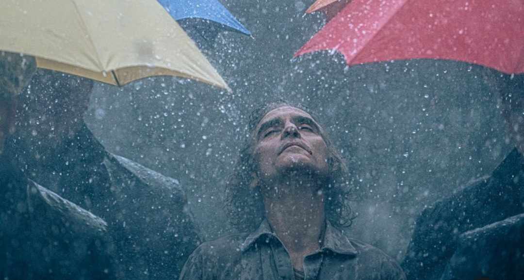 Joker: Folie à Deux, Todd Phillips condivide una nuova immagine con Joaquin Phoenix