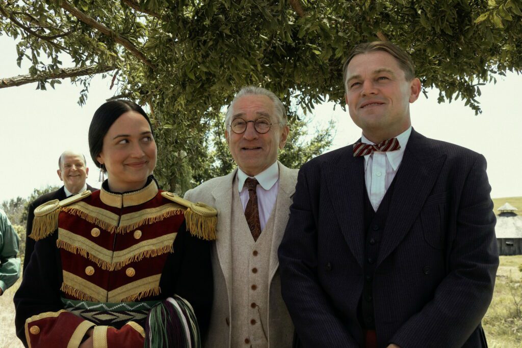 robert de niro, leonardo dicaprio e lily gladstone in Killers of the flower moon
