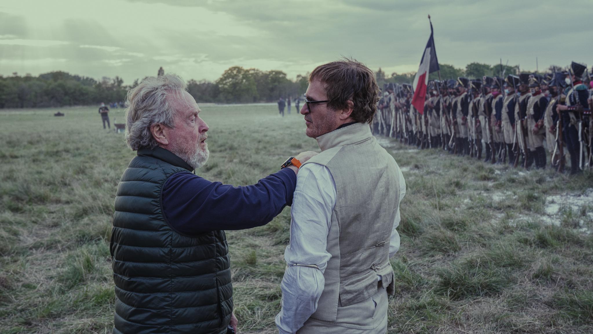 ridley scott e joaquin phoenix sul set di napoleone