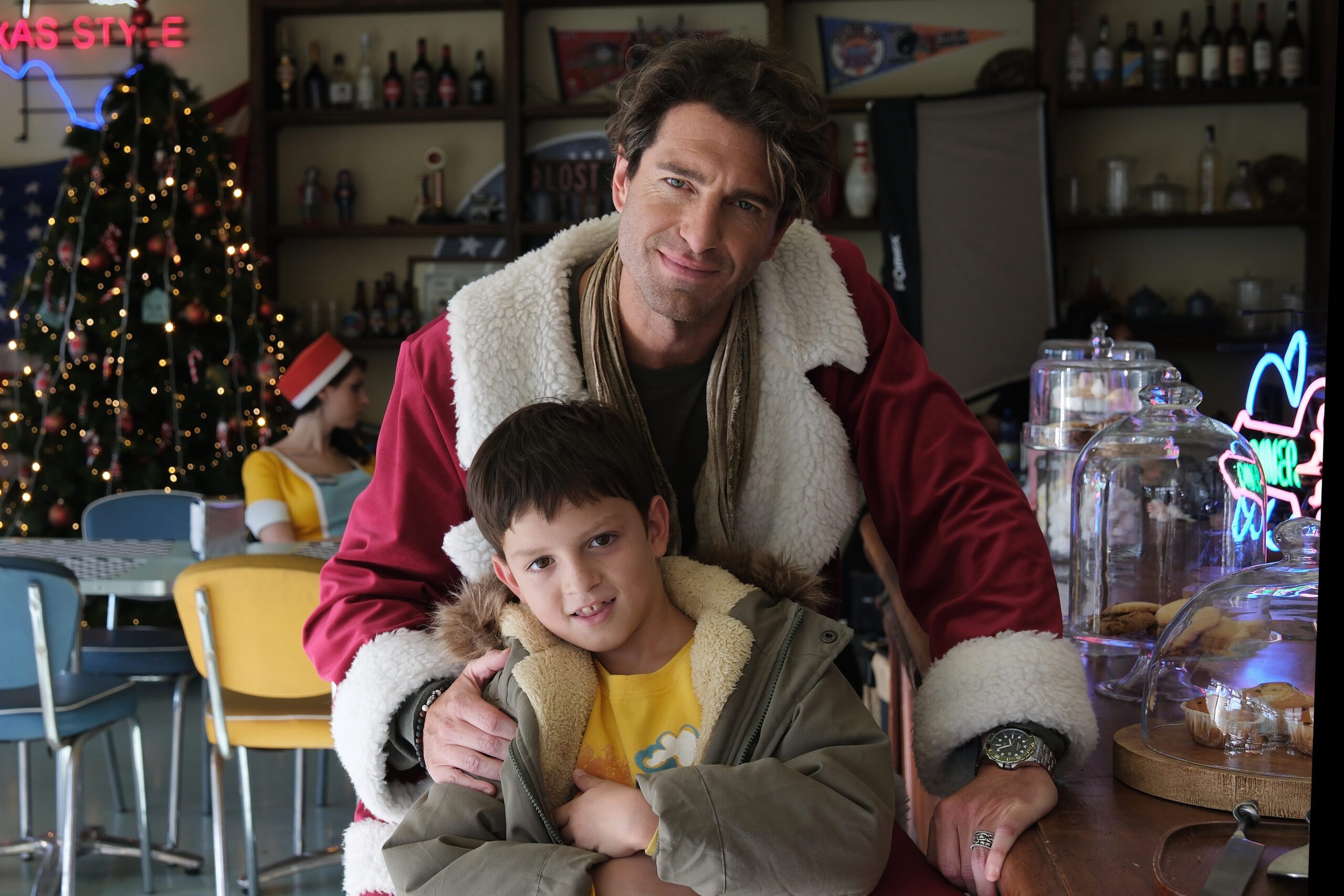 Giampaolo Morelli in In Fuga con Babbo Natale